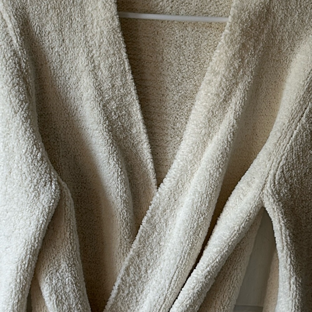 Cream Ann Taylor loft robe SiZE XS/ SP with belt and 2 pockets. SOFT;